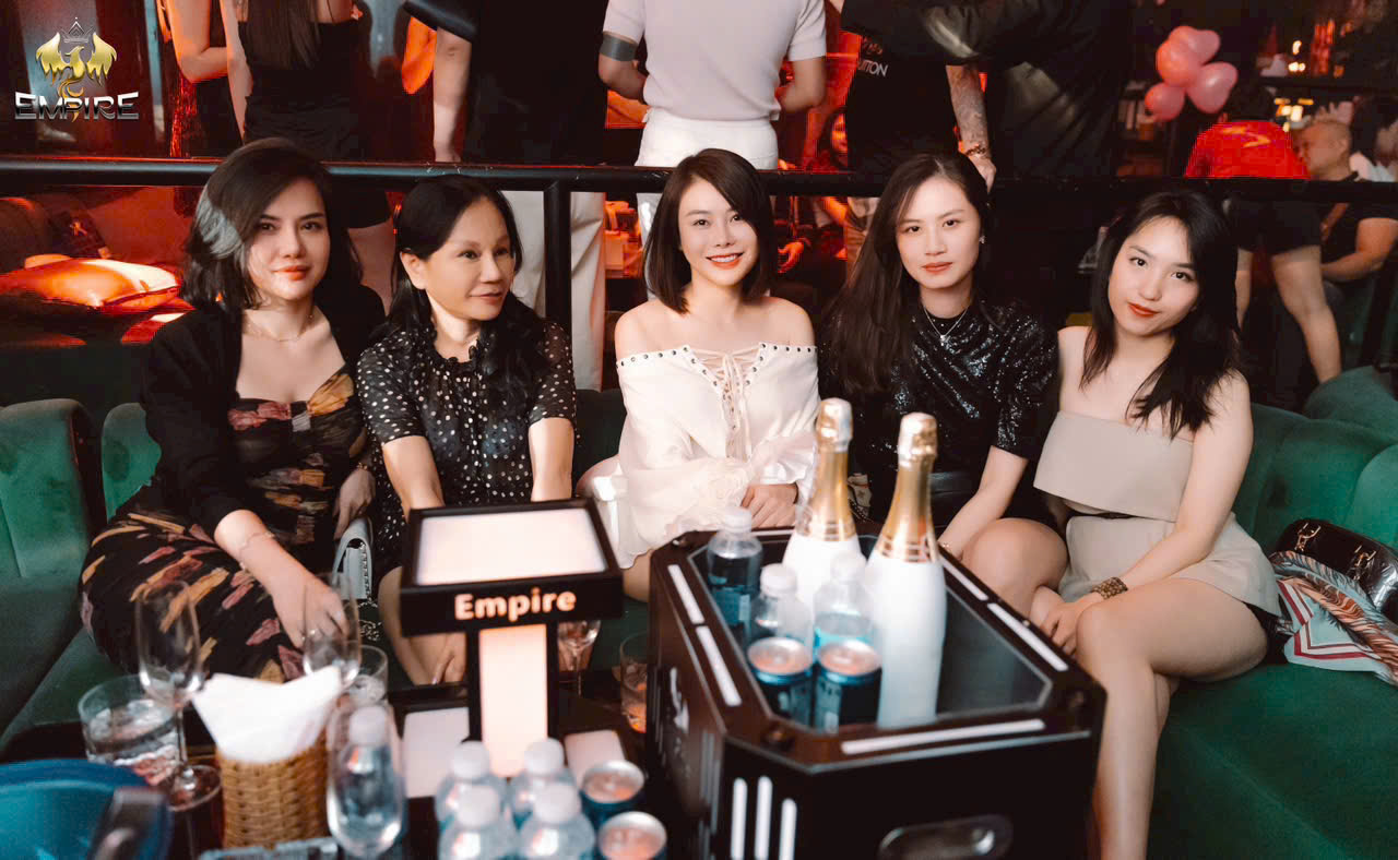 quán bar empire